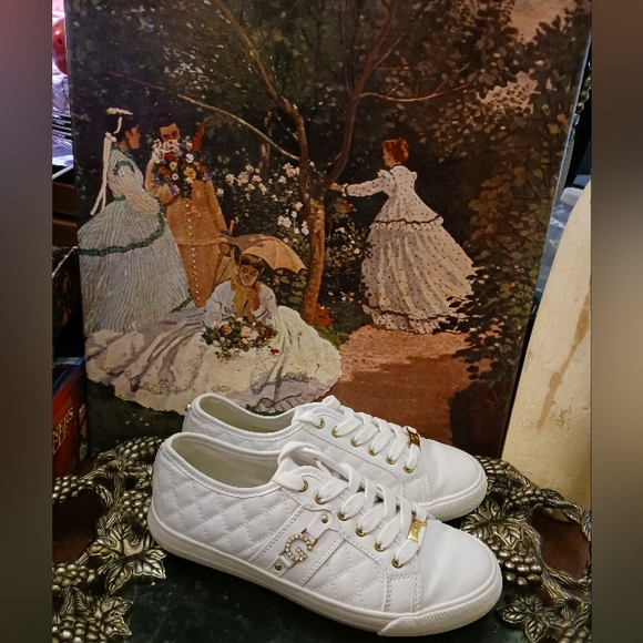 👟👟GBG Guess Women’s White Leather 🧦Quilted Pattern Shoes Size 8M.🧢🛍🎁 - Picture 14 of 14